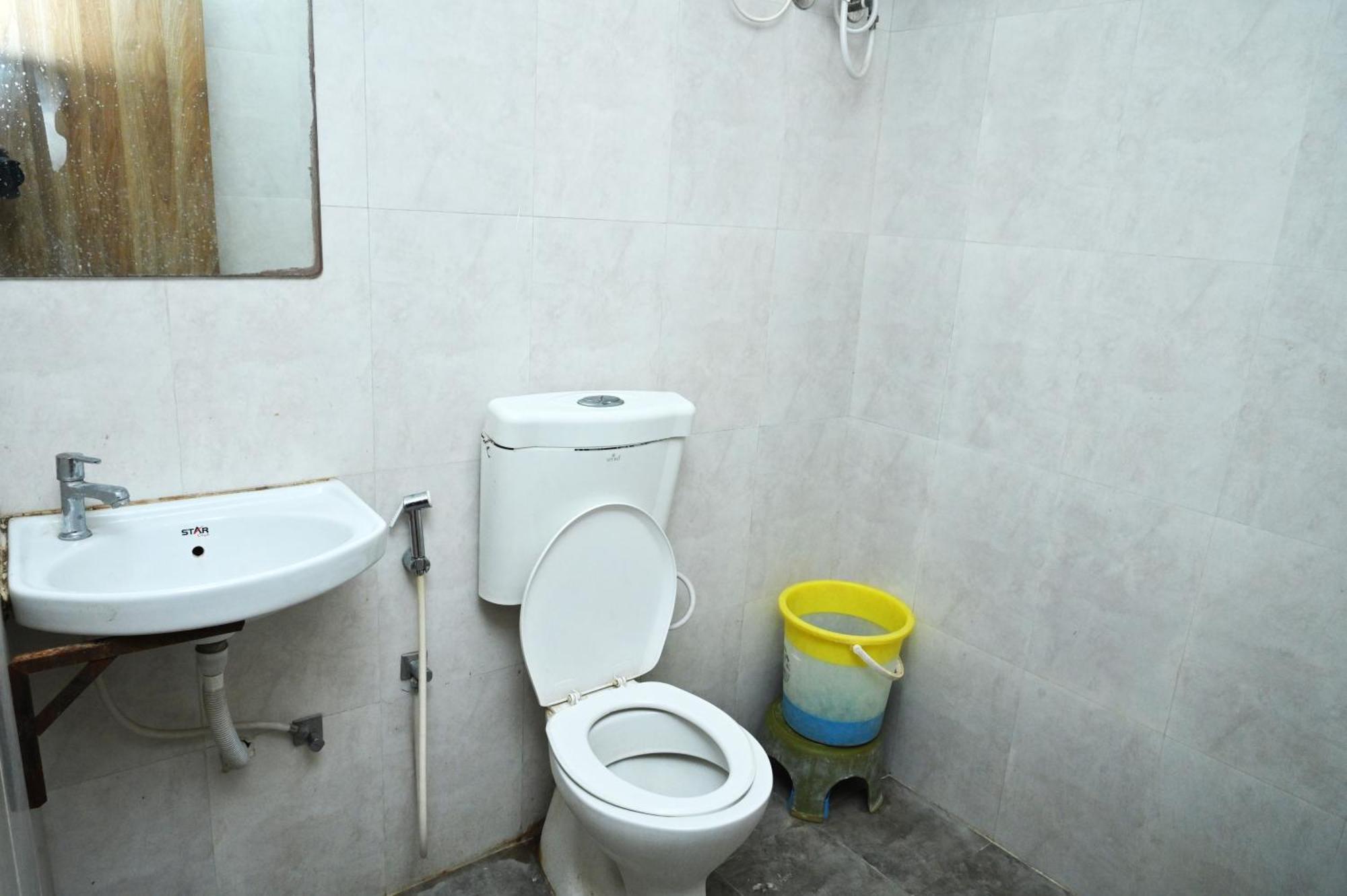 Hotel Blue Leaf Rajkot Buitenkant foto