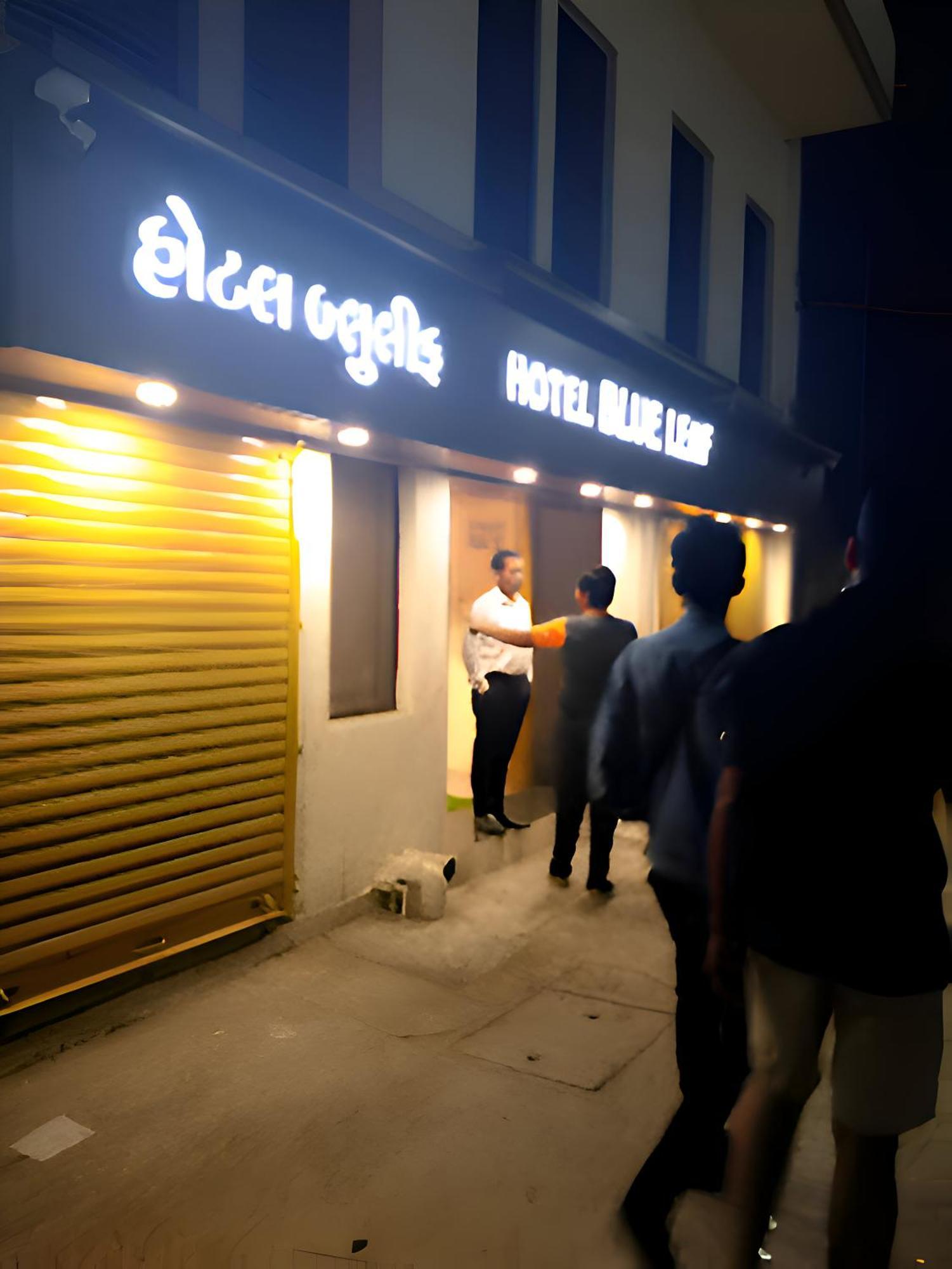 Hotel Blue Leaf Rajkot Buitenkant foto